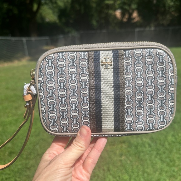 Tory Burch Handbags - Tory Burch NWT Wristlet Gemini Link Grey Heron Coated Canvas R$128 w/ dust bag